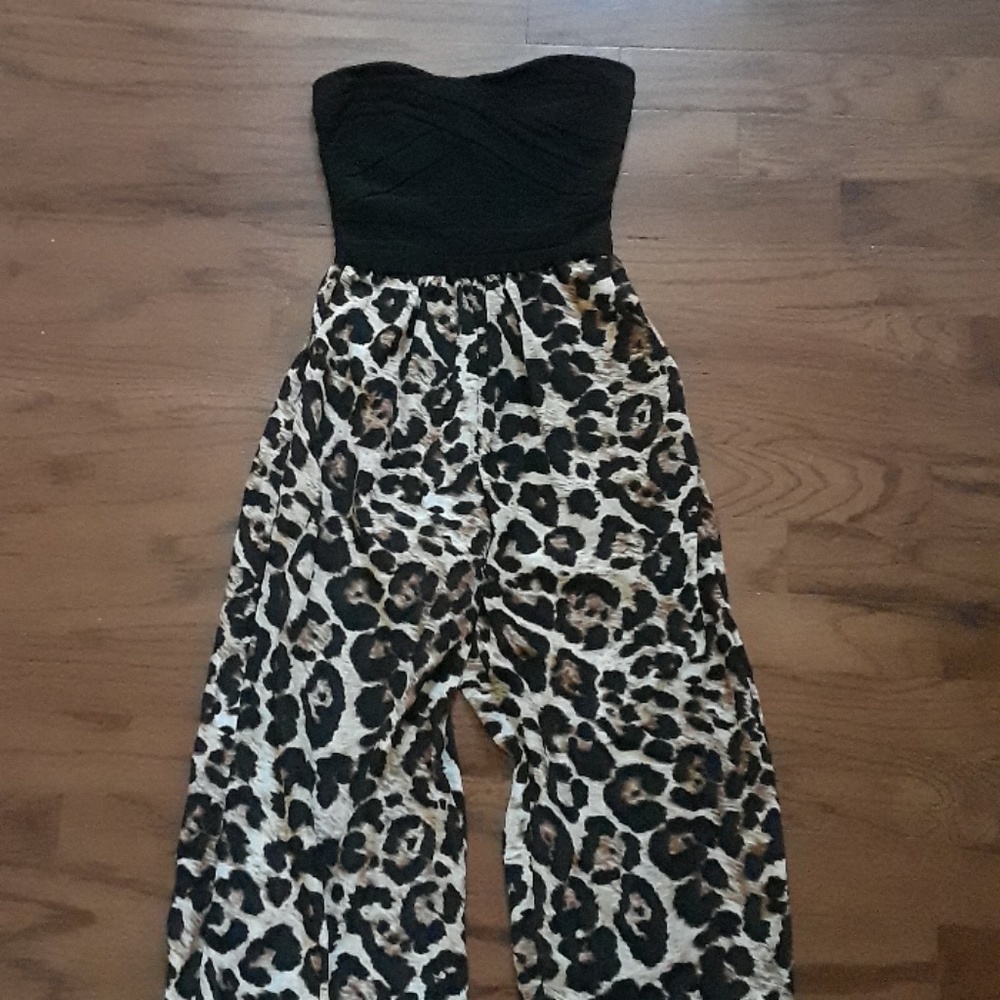 Worn once  comfy strapless romper